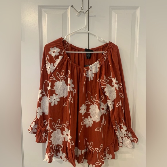 Liv Los Angeles Tops - Liv Los Angeles Long Sleeve Top Size L